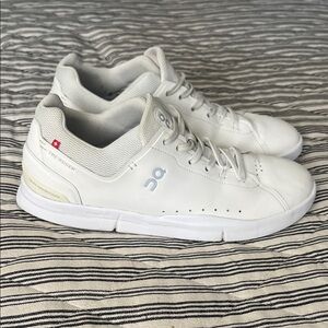 On Running THE ROGER Advantage Sneakers